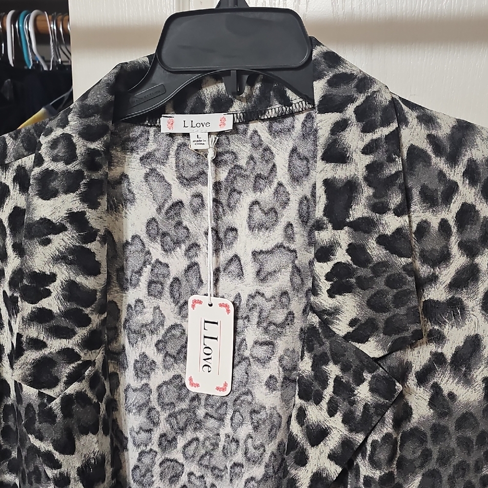 Love Women's Black and Gray Animal Print Blazer